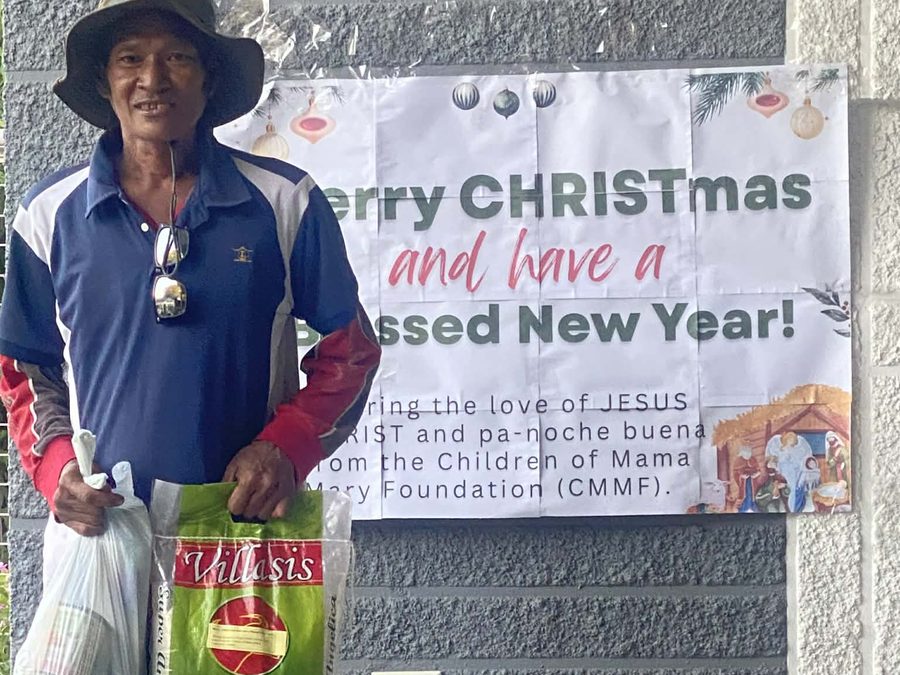 CMMF Noche Buena distribution — a family receiving Christmas aid