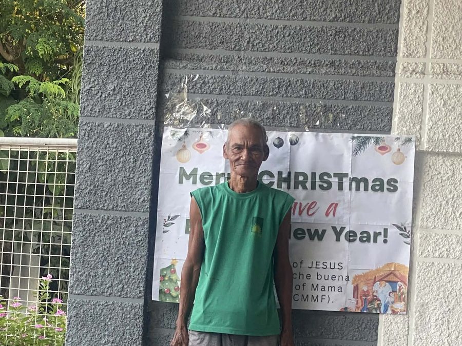 CMMF Noche Buena distribution — a family receiving Christmas aid