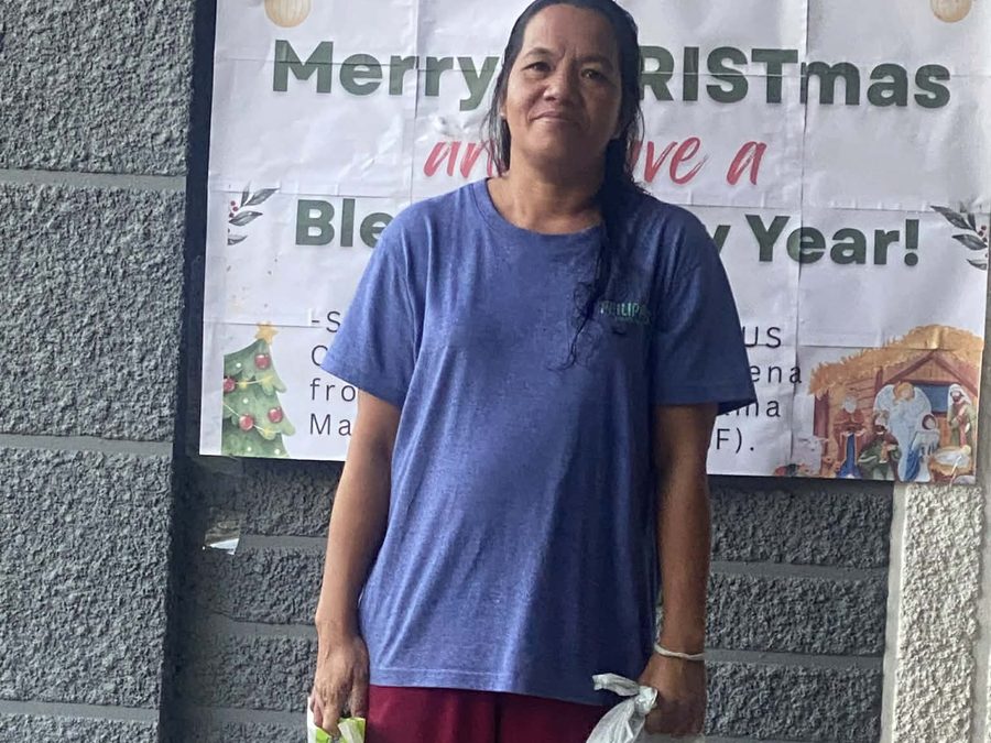 CMMF Noche Buena distribution — a family receiving Christmas aid