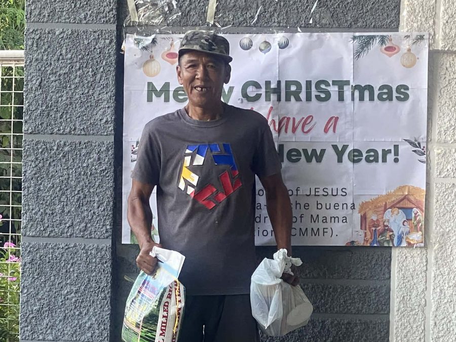 CMMF Noche Buena distribution — a family receiving Christmas aid