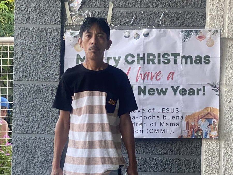 CMMF Noche Buena distribution — a family receiving Christmas aid